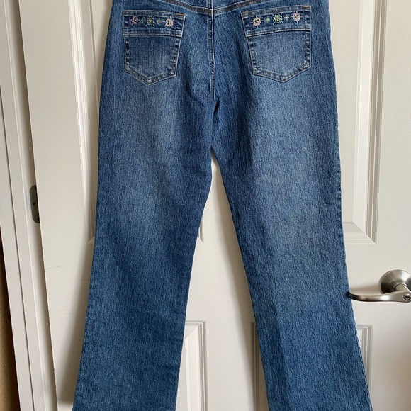 Cosmopolitan Jeans wear - Picture 3 of 7